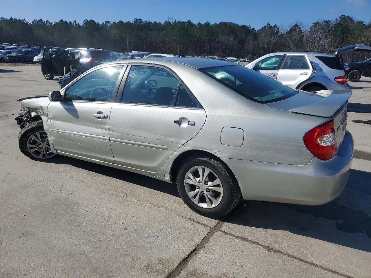 2004 TOYOTA CAMRY LE photo 2