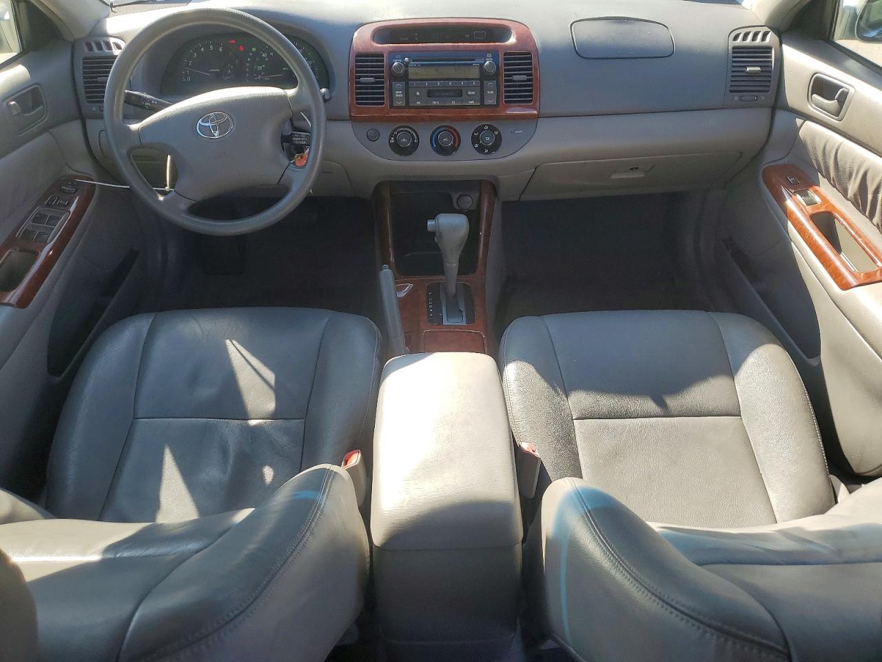 2004 TOYOTA CAMRY LE photo 8
