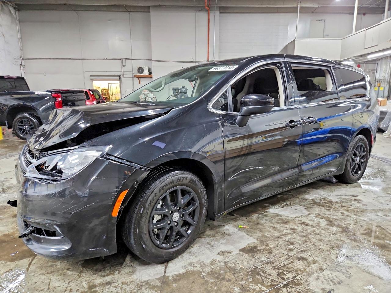 2023 CHRYSLER VOYAGER