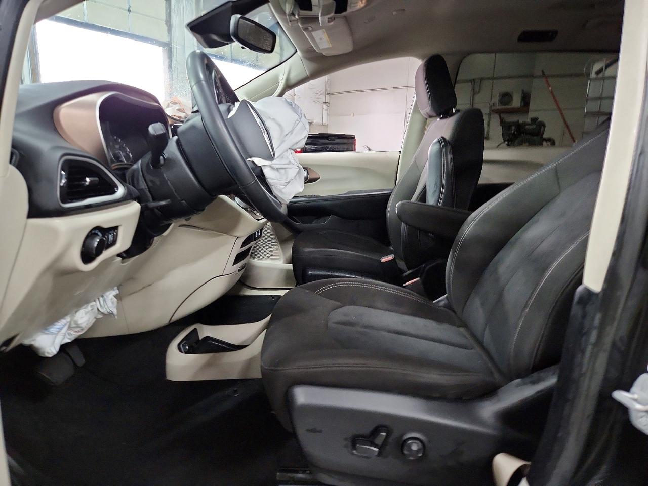 2023 CHRYSLER VOYAGER LX photo 7