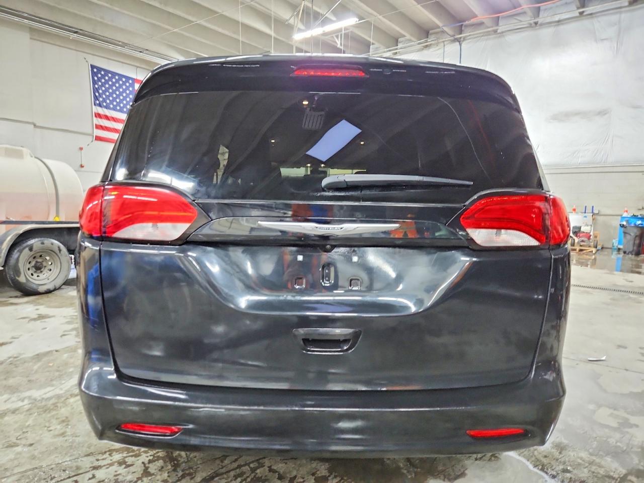 2023 CHRYSLER VOYAGER LX photo 6
