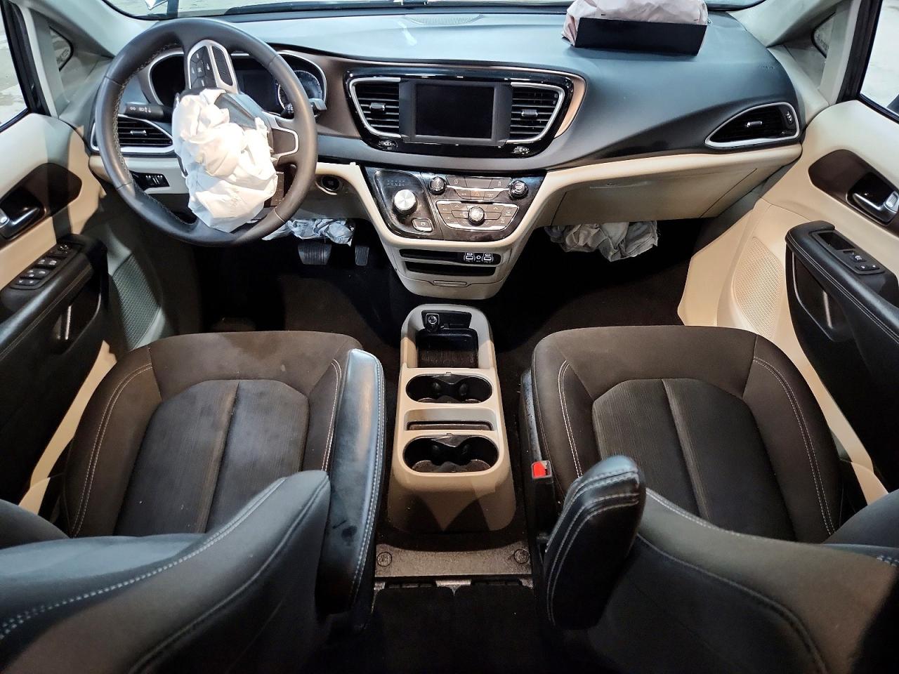 2023 CHRYSLER VOYAGER LX photo 8