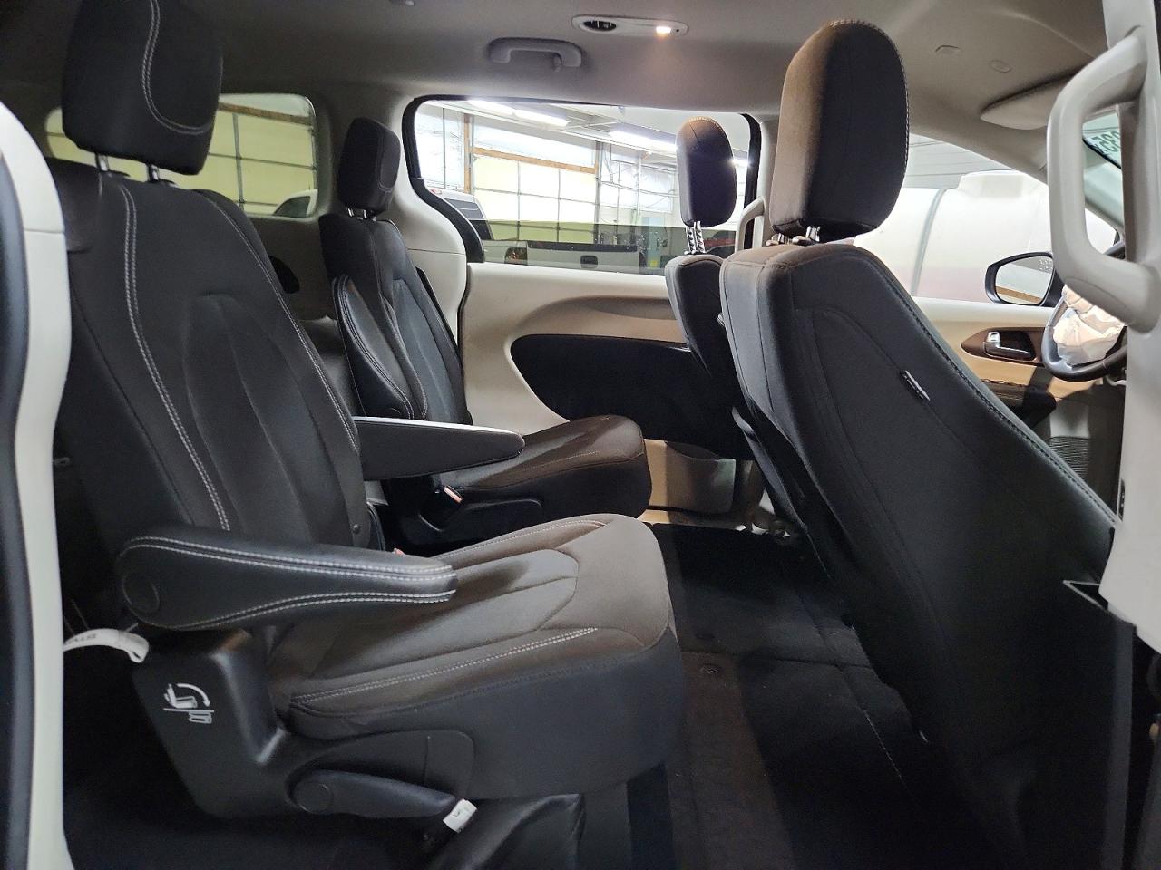 2023 CHRYSLER VOYAGER LX photo 11