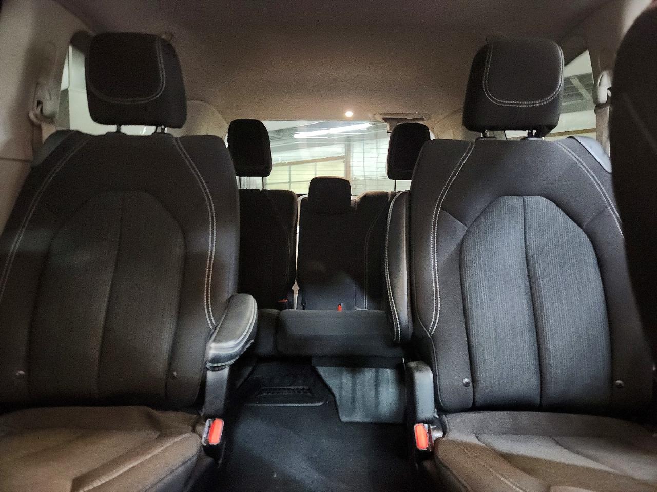 2023 CHRYSLER VOYAGER LX photo 10