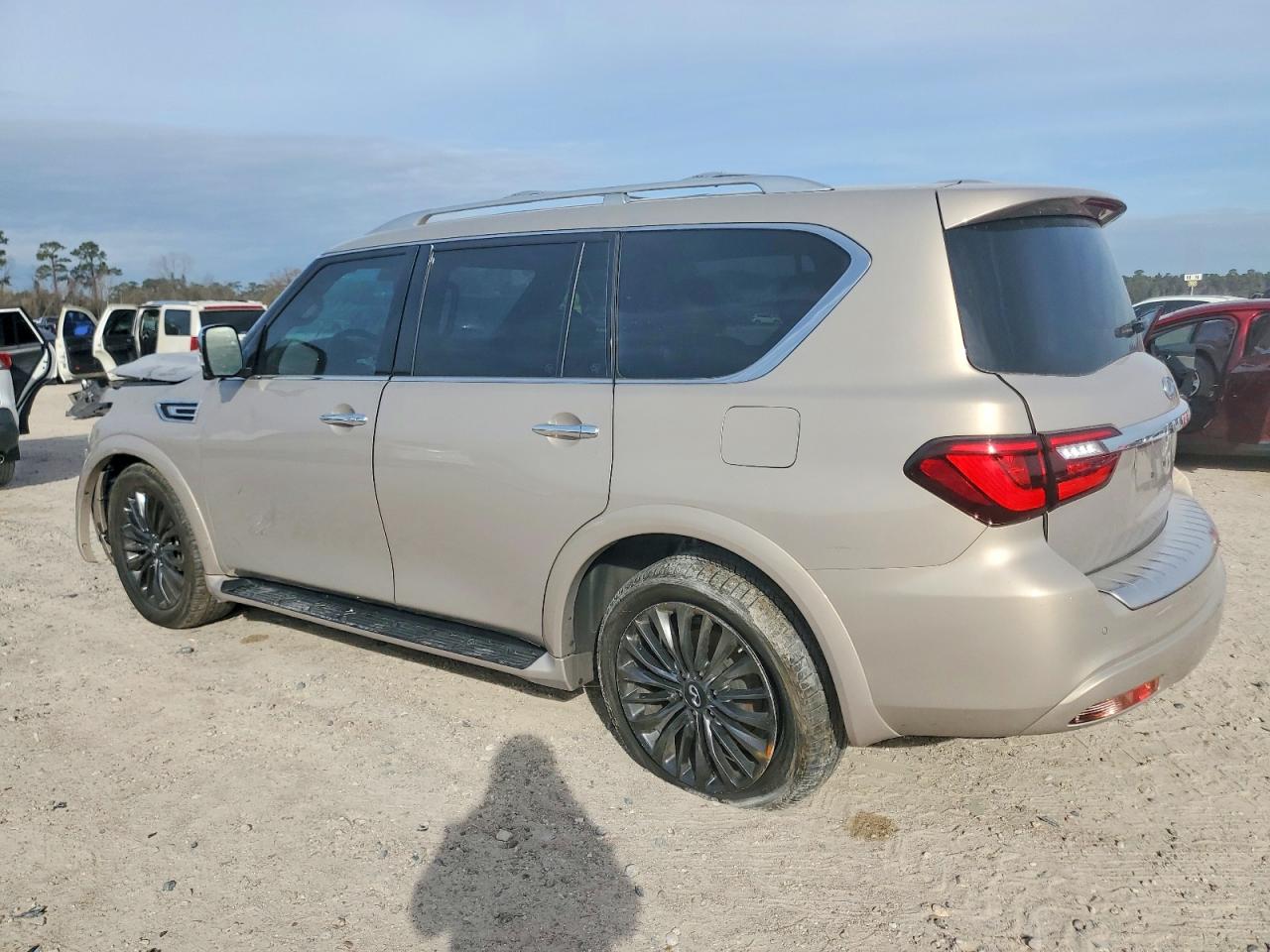 2022 INFINITI QX80 SENSORY photo 2