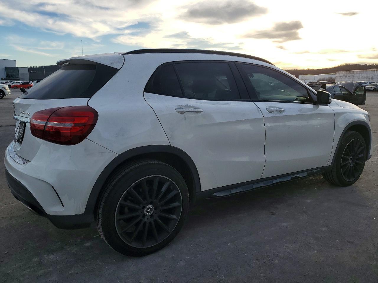 2019 MERCEDES-BENZ GLA 250 4MATIC photo 5