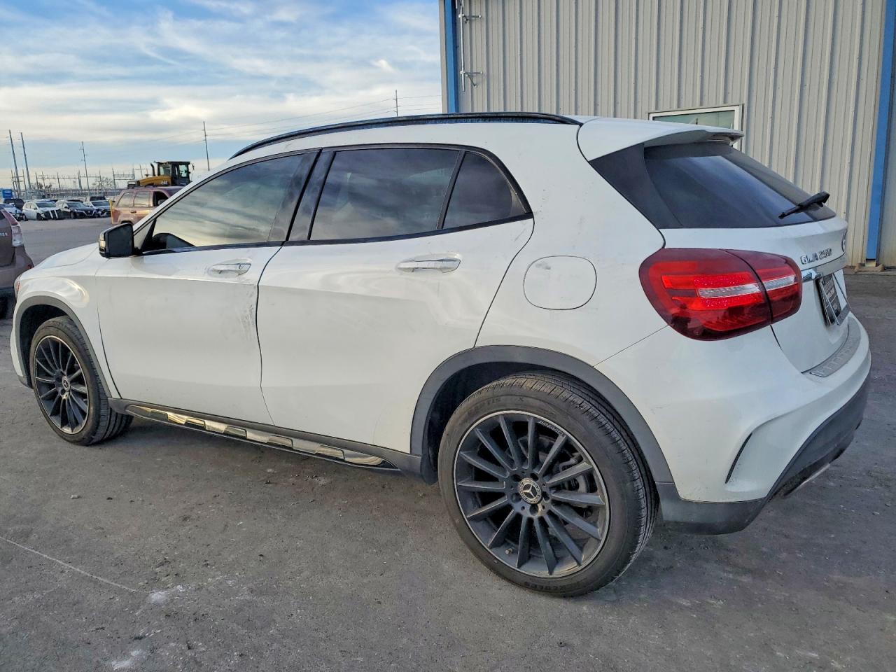 2019 MERCEDES-BENZ GLA 250 4MATIC photo 3