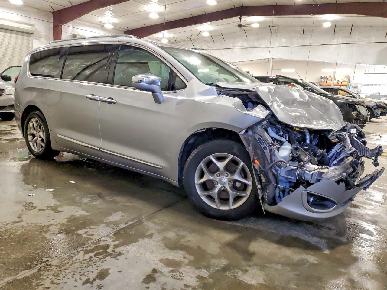 2019 CHRYSLER PACIFICA LIMITED photo 4