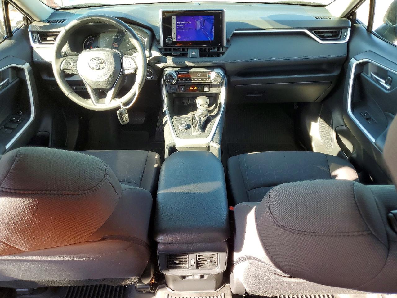 2024 TOYOTA RAV4 XLE photo 8