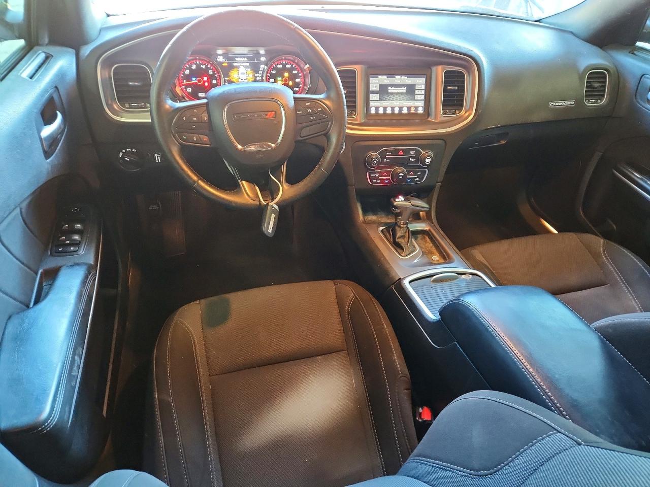 2020 DODGE CHARGER SXT photo 8