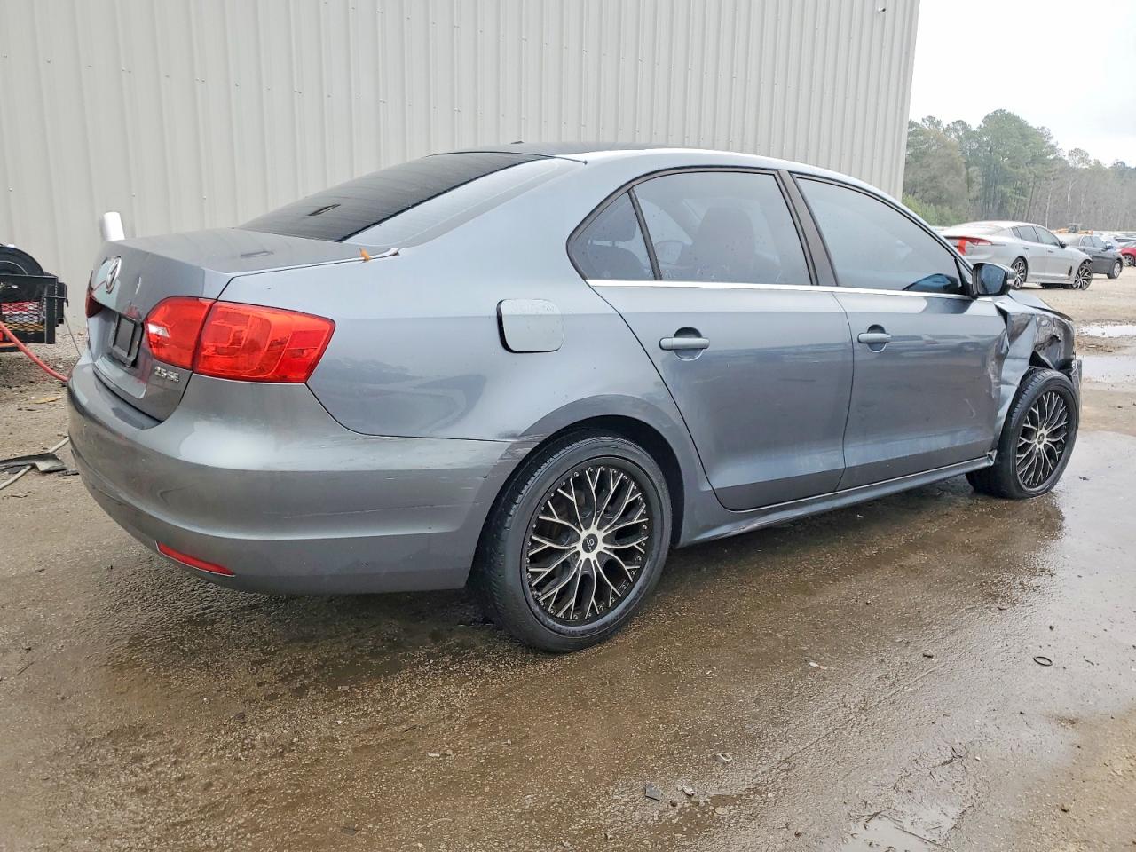 2013 VOLKSWAGEN JETTA SE photo 3