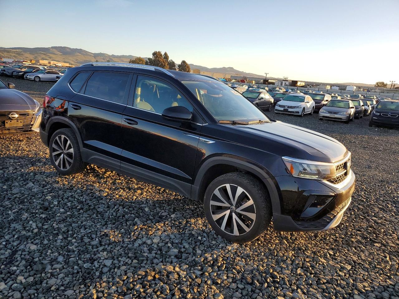 2024 VOLKSWAGEN TAOS SE photo 4