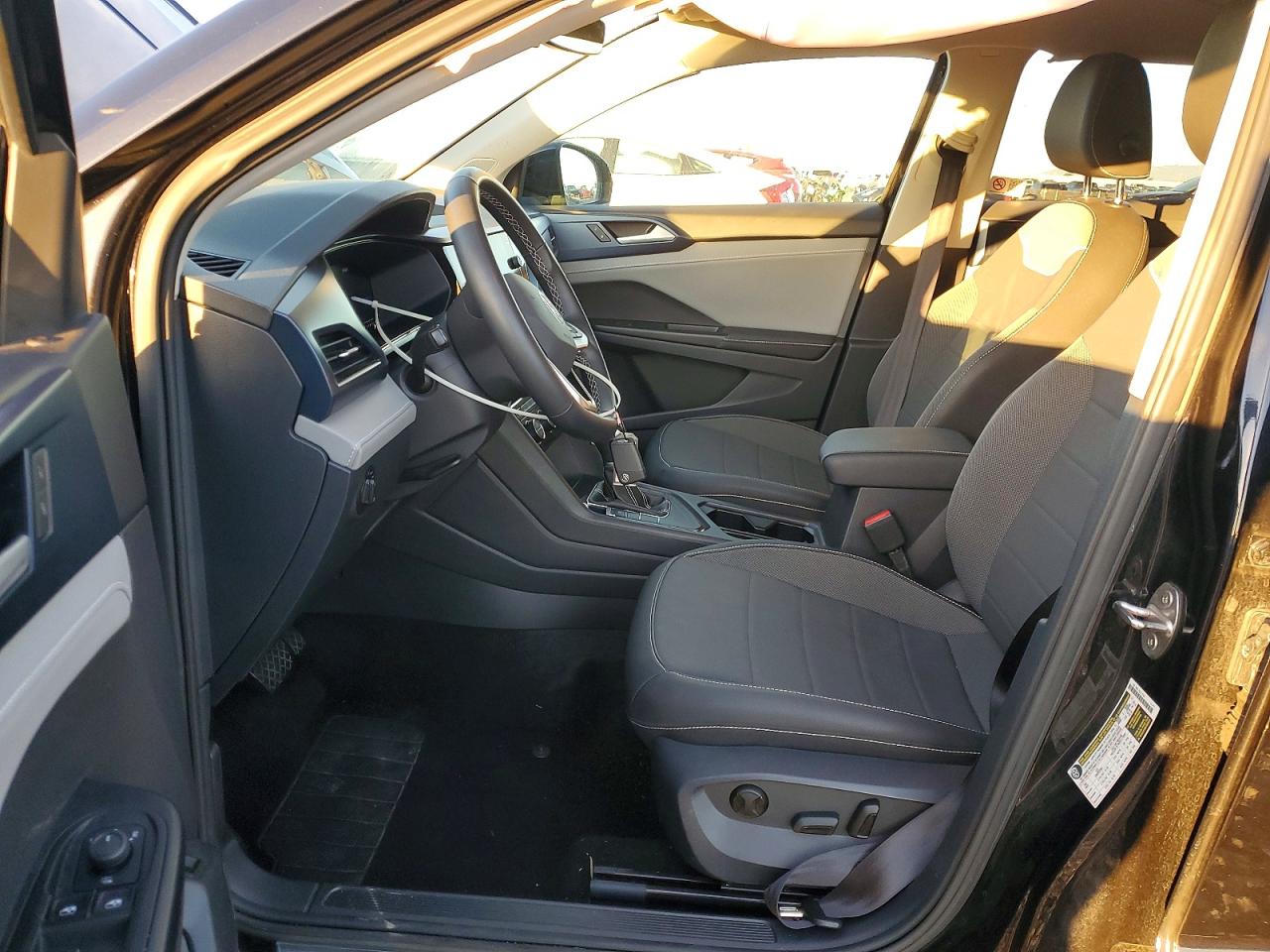 2024 VOLKSWAGEN TAOS SE photo 7
