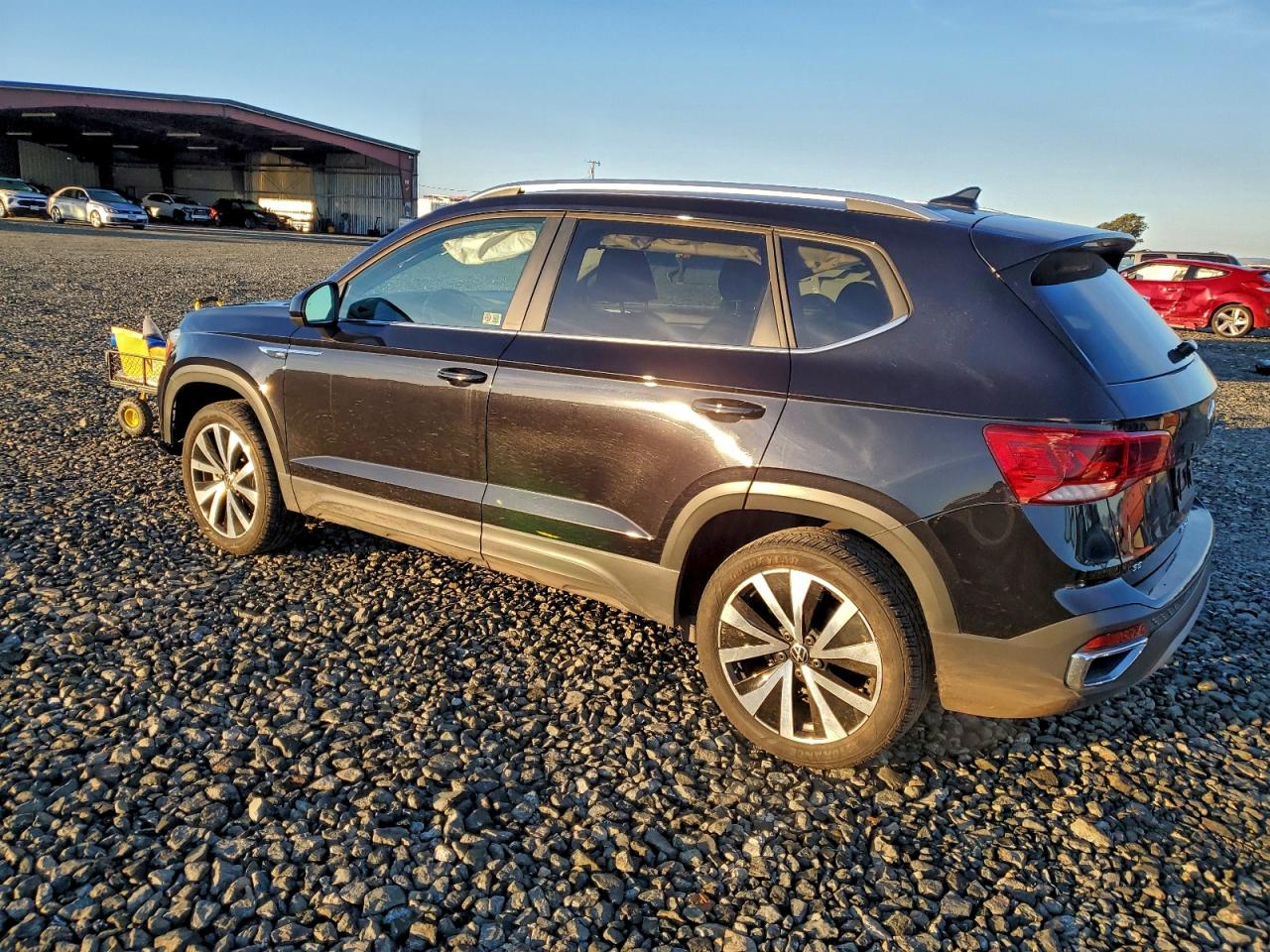 2024 VOLKSWAGEN TAOS SE photo 2