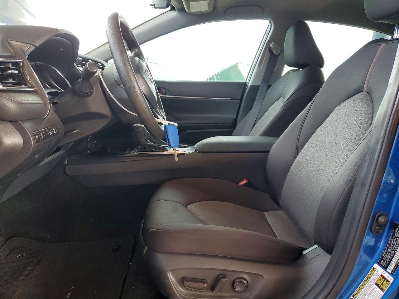 2020 TOYOTA CAMRY LE photo 7