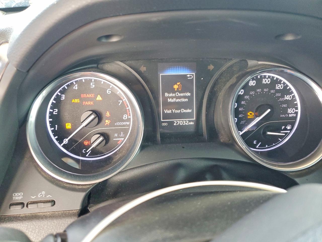 2020 TOYOTA CAMRY LE photo 9
