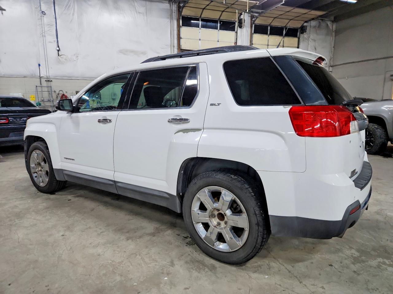 2012 GMC TERRAIN SLT photo 2