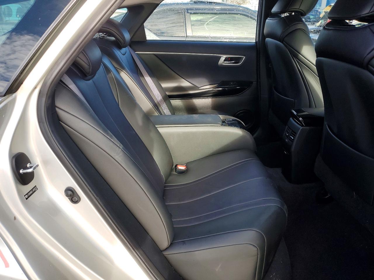 2018 TOYOTA MIRAI photo 10