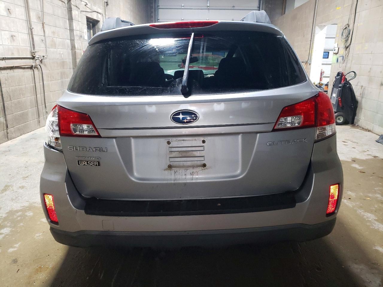 2010 SUBARU OUTBACK 2.5I PREMIUM photo 6