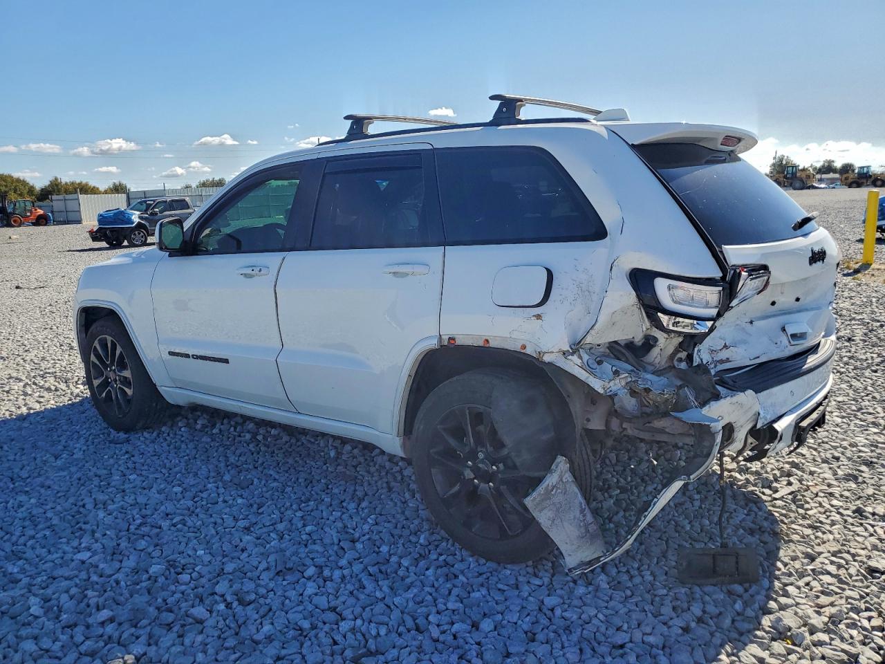 2019 JEEP GRAND CHEROKEE LAREDO photo 2