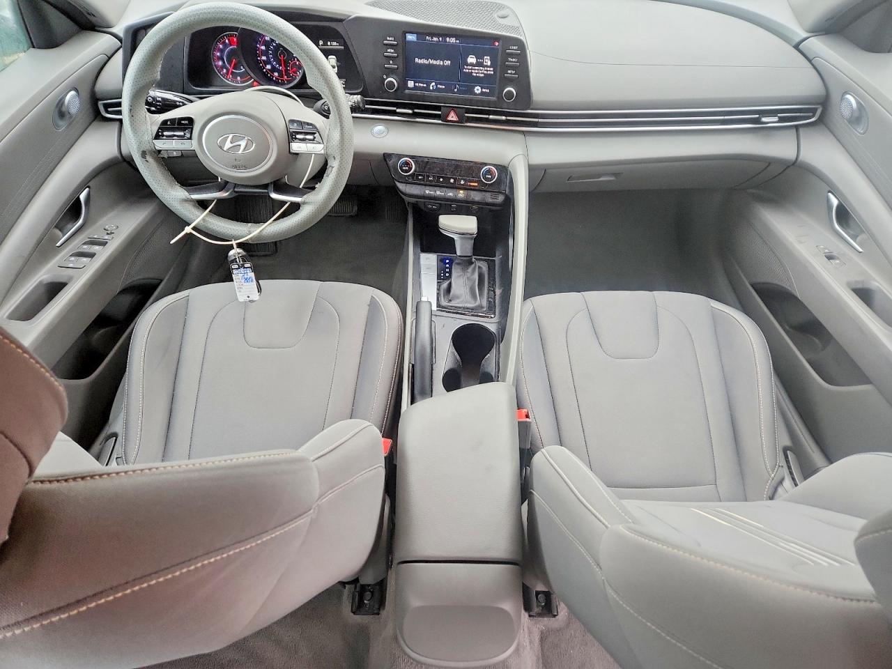 2022 HYUNDAI ELANTRA SEL photo 8