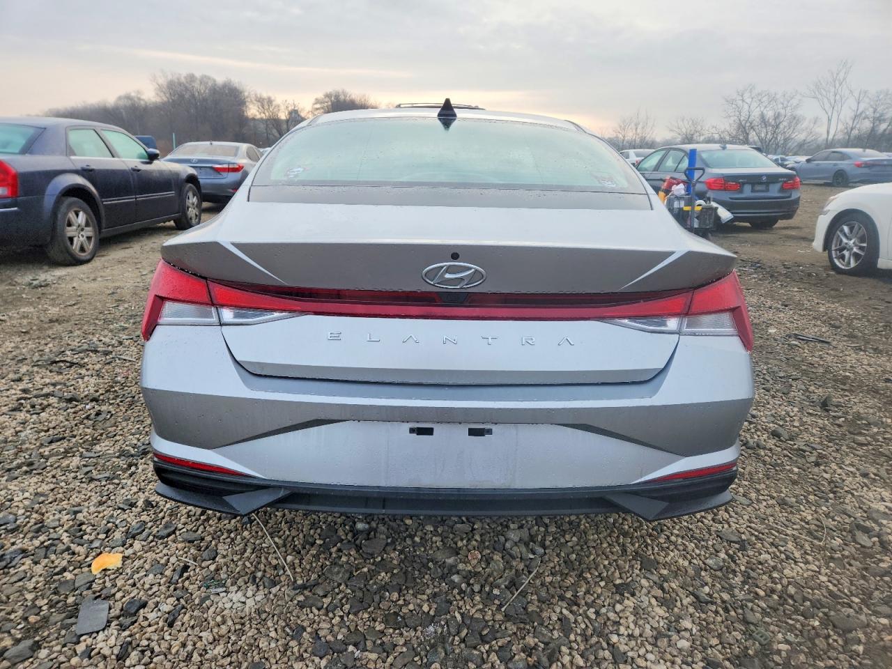 2022 HYUNDAI ELANTRA SEL photo 6
