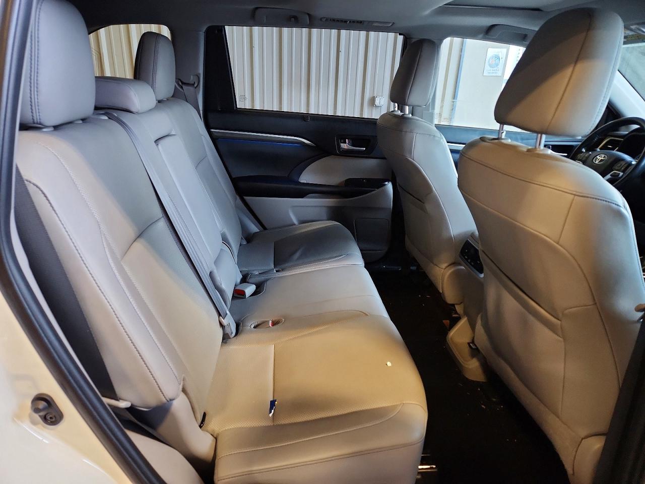 2019 TOYOTA HIGHLANDER LIMITED photo 11