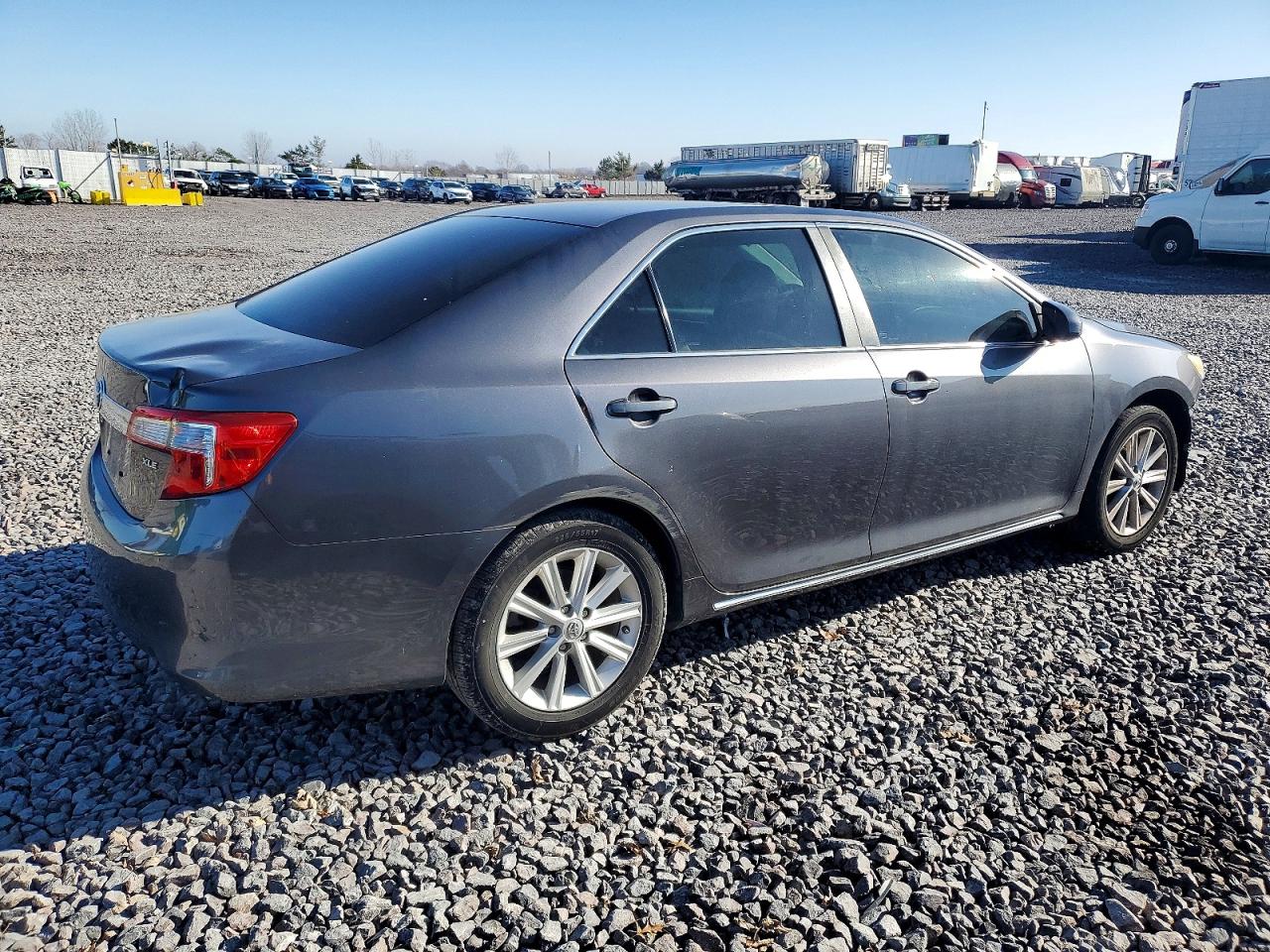 2014 TOYOTA CAMRY L photo 3