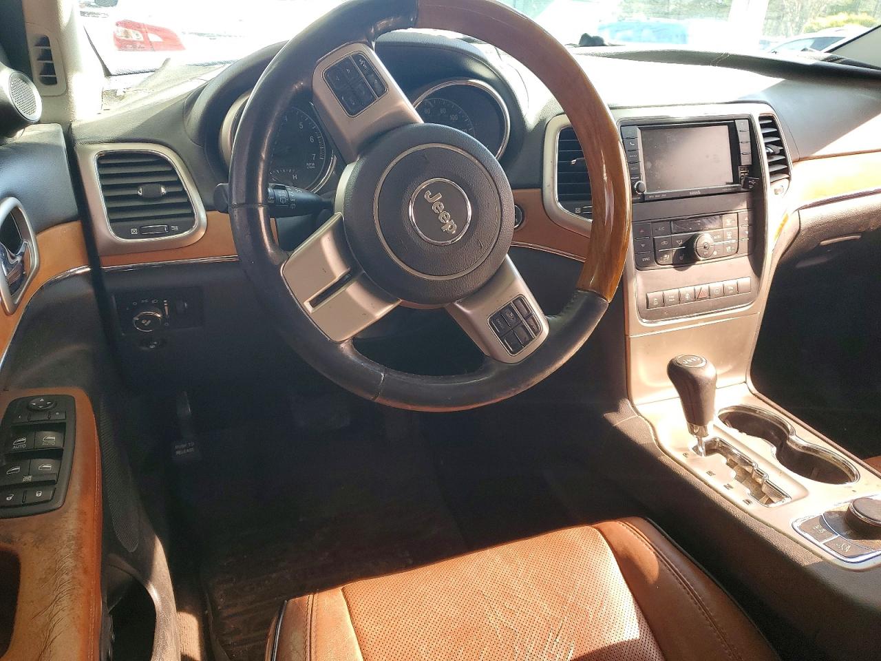 2011 JEEP GRAND CHEROKEE OVERLAND photo 8