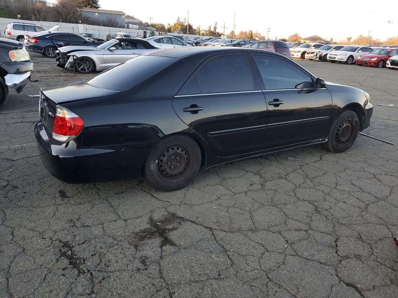 2005 TOYOTA CAMRY LE photo 3