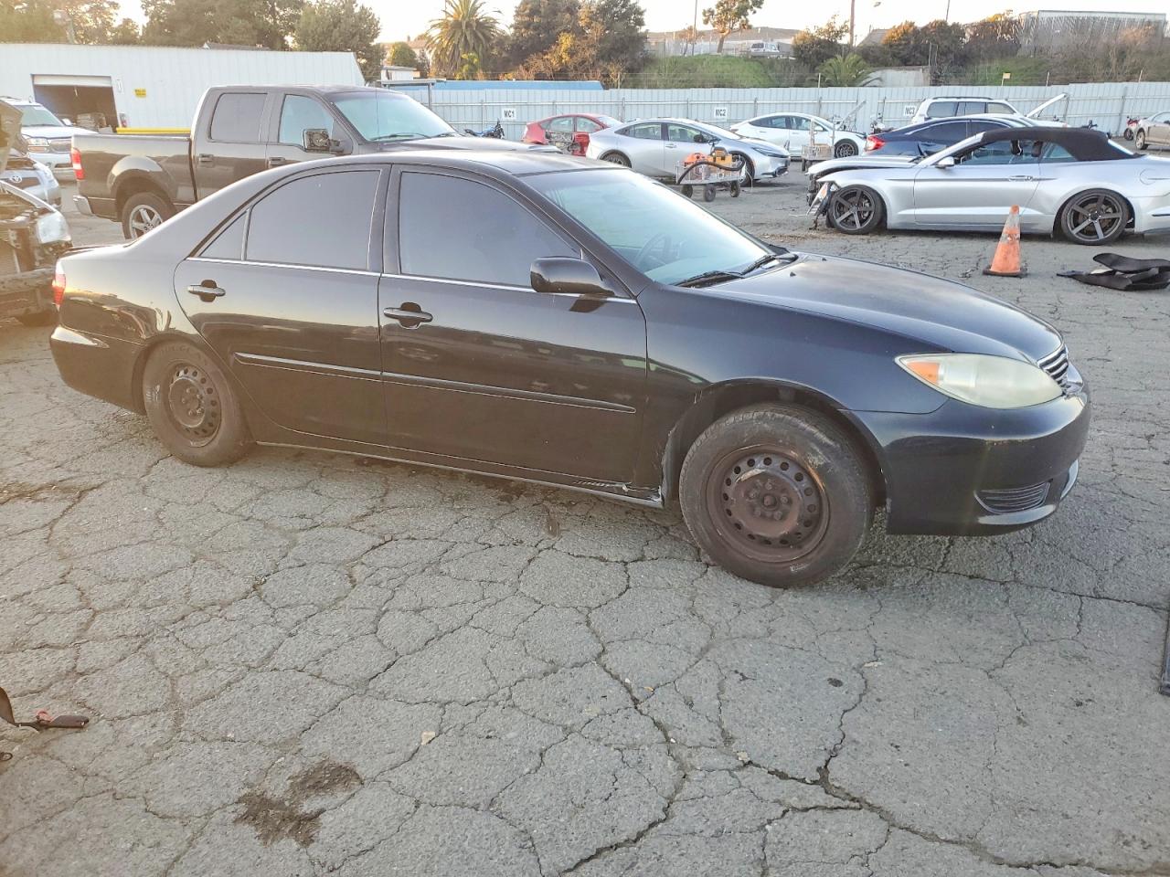 2005 TOYOTA CAMRY LE photo 4