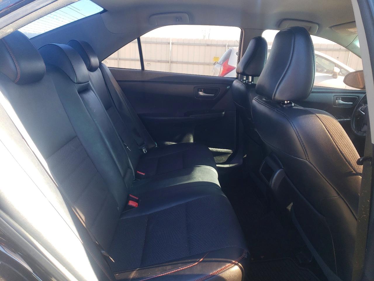 2016 TOYOTA CAMRY LE photo 10