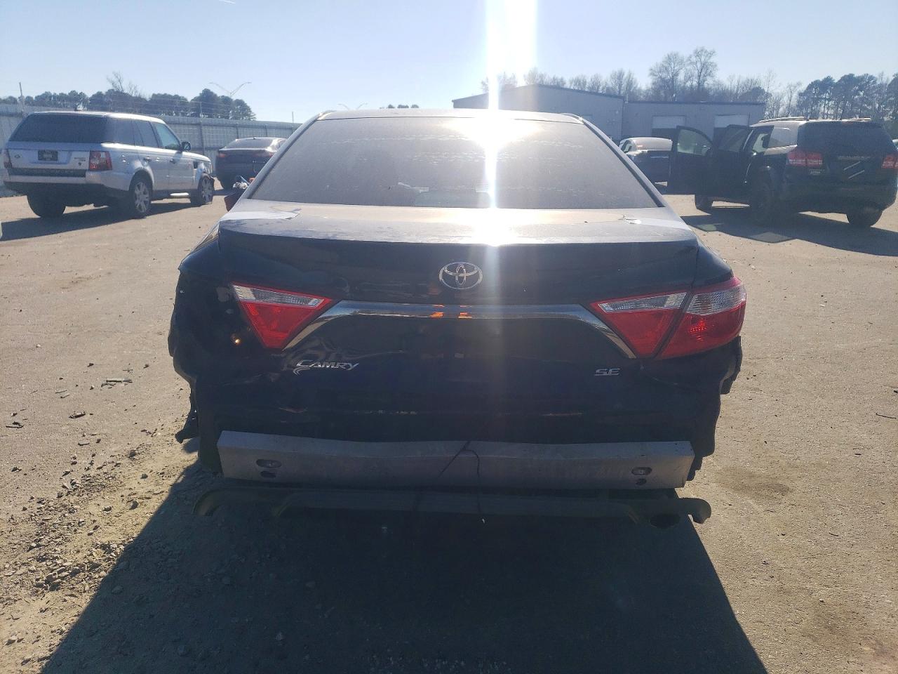 2016 TOYOTA CAMRY LE photo 6