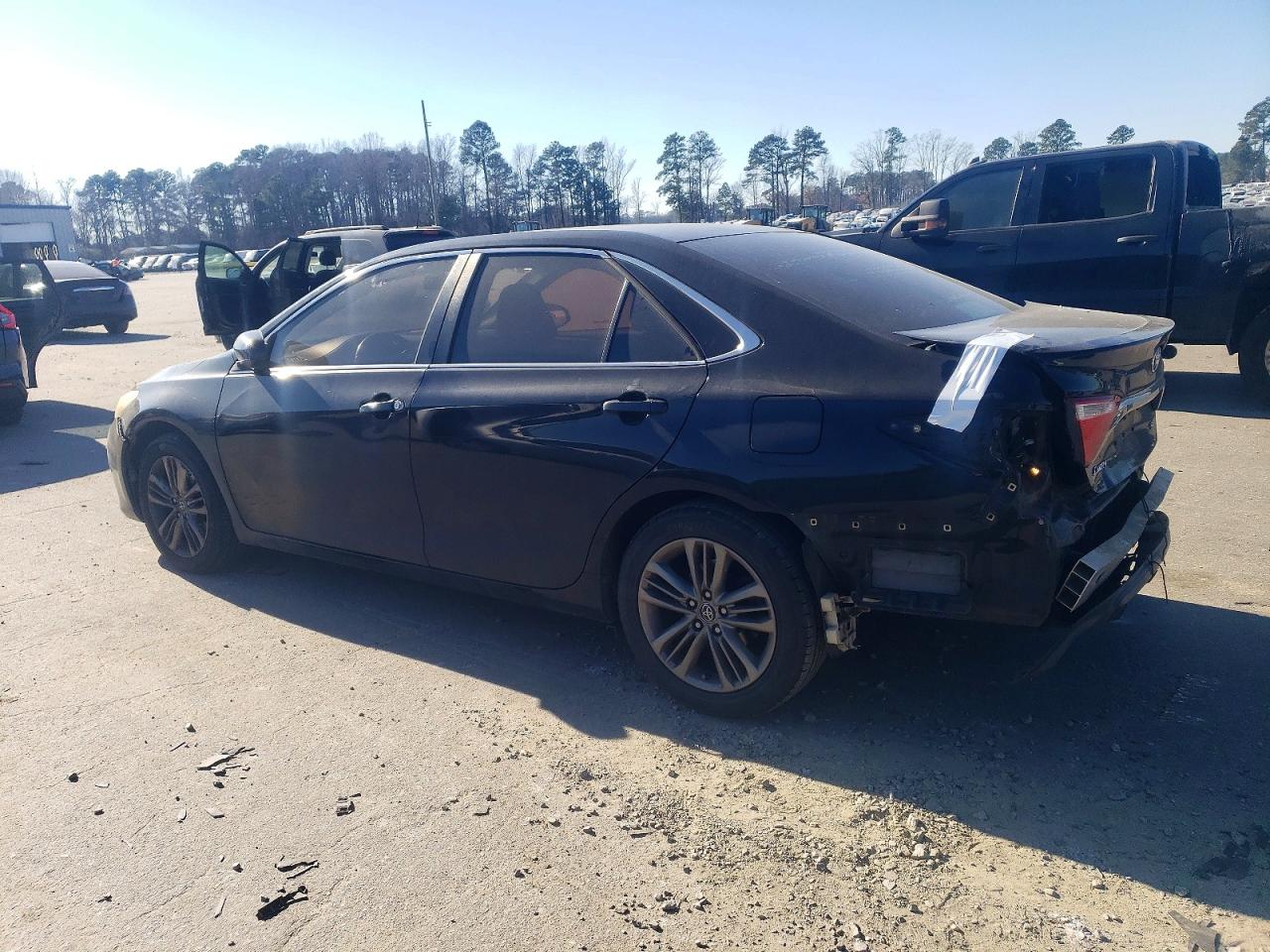 2016 TOYOTA CAMRY LE photo 2