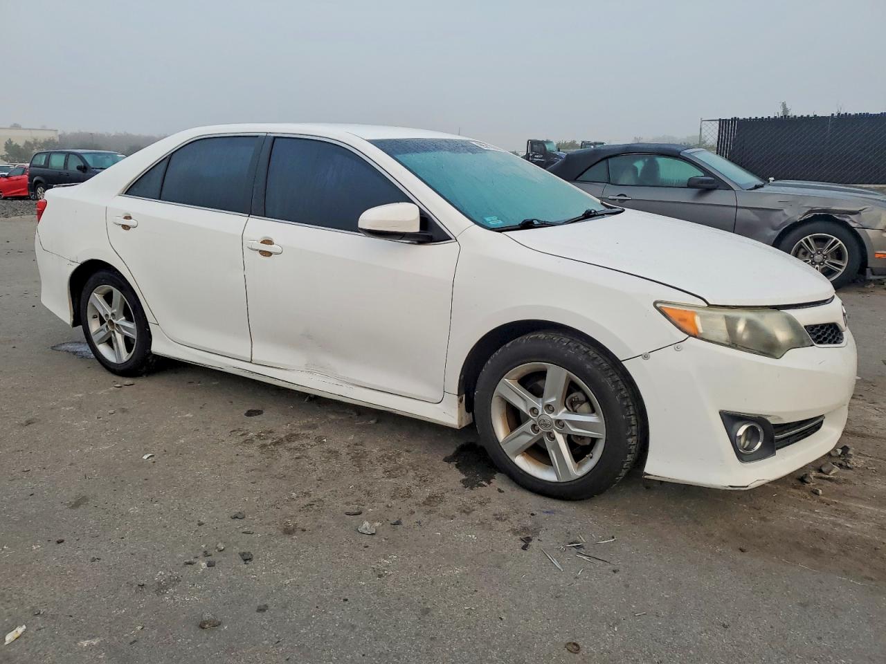 2013 TOYOTA CAMRY L photo 4