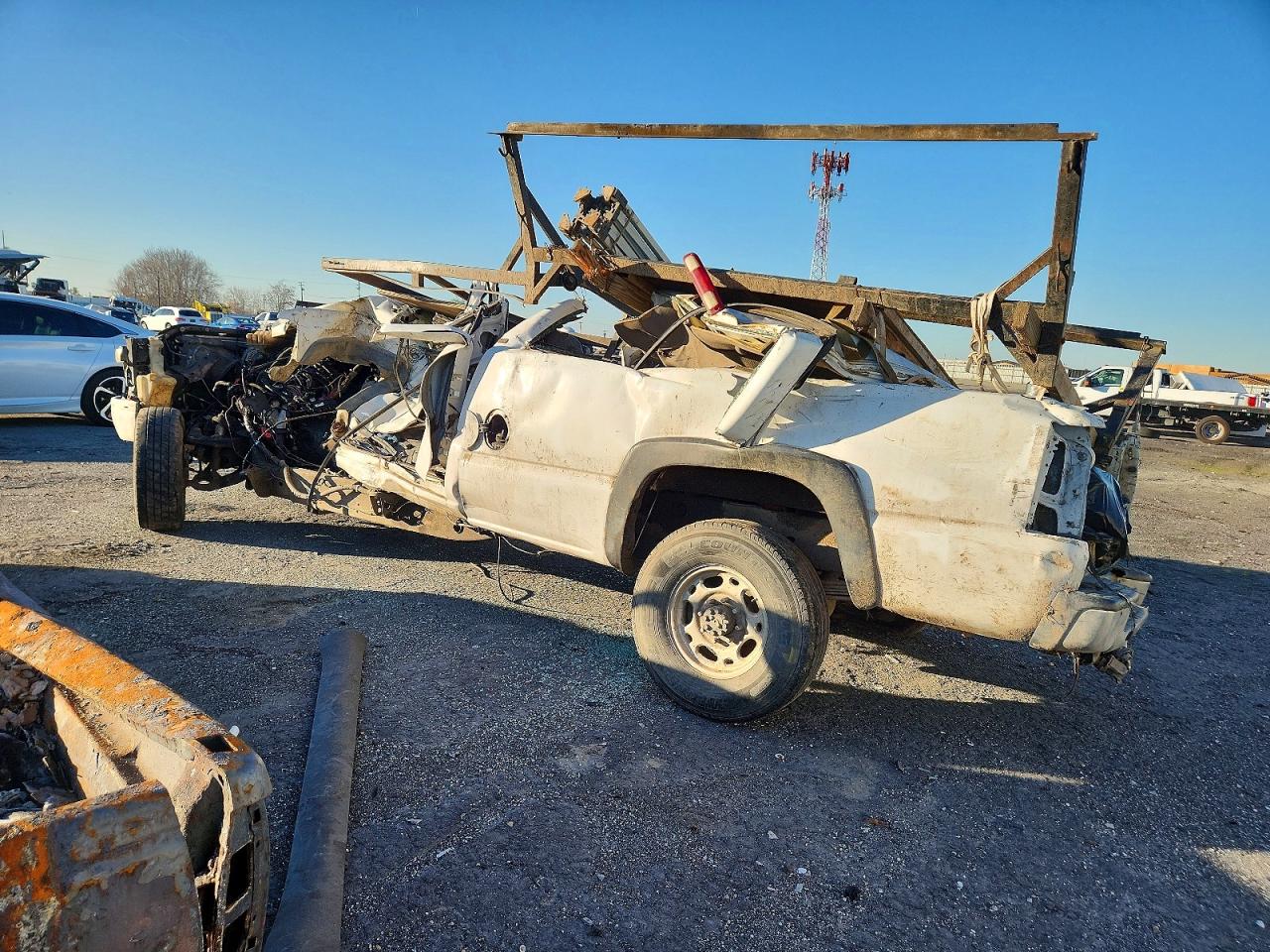2002 CHEVROLET SILVERADO C2500 HEAVY DUTY photo 2