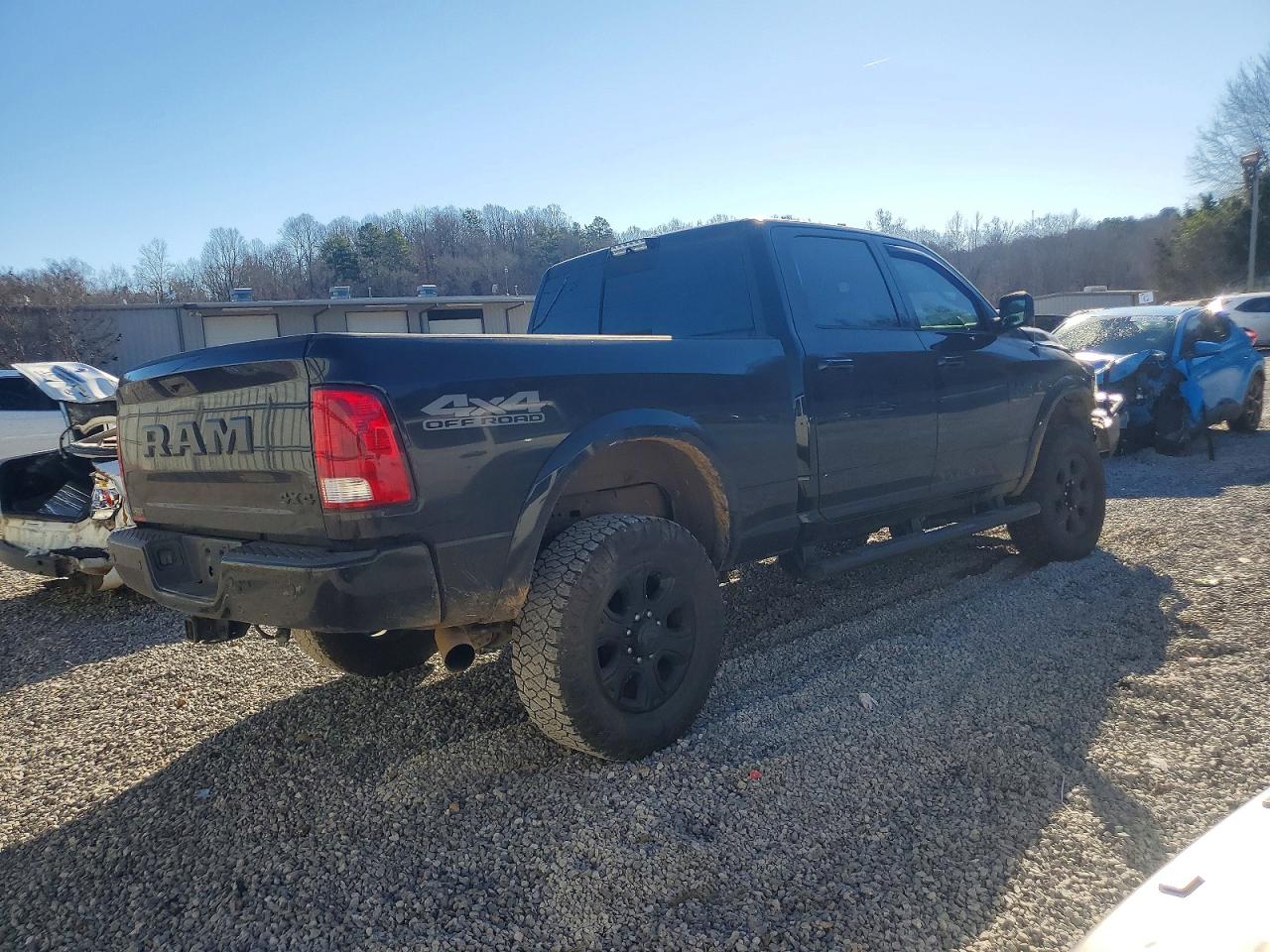 2017 RAM 2500 SLT photo 3