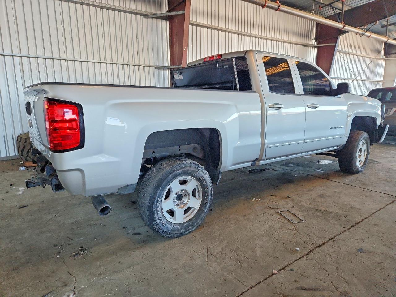 2017 CHEVROLET SILVERADO K1500 LT photo 3