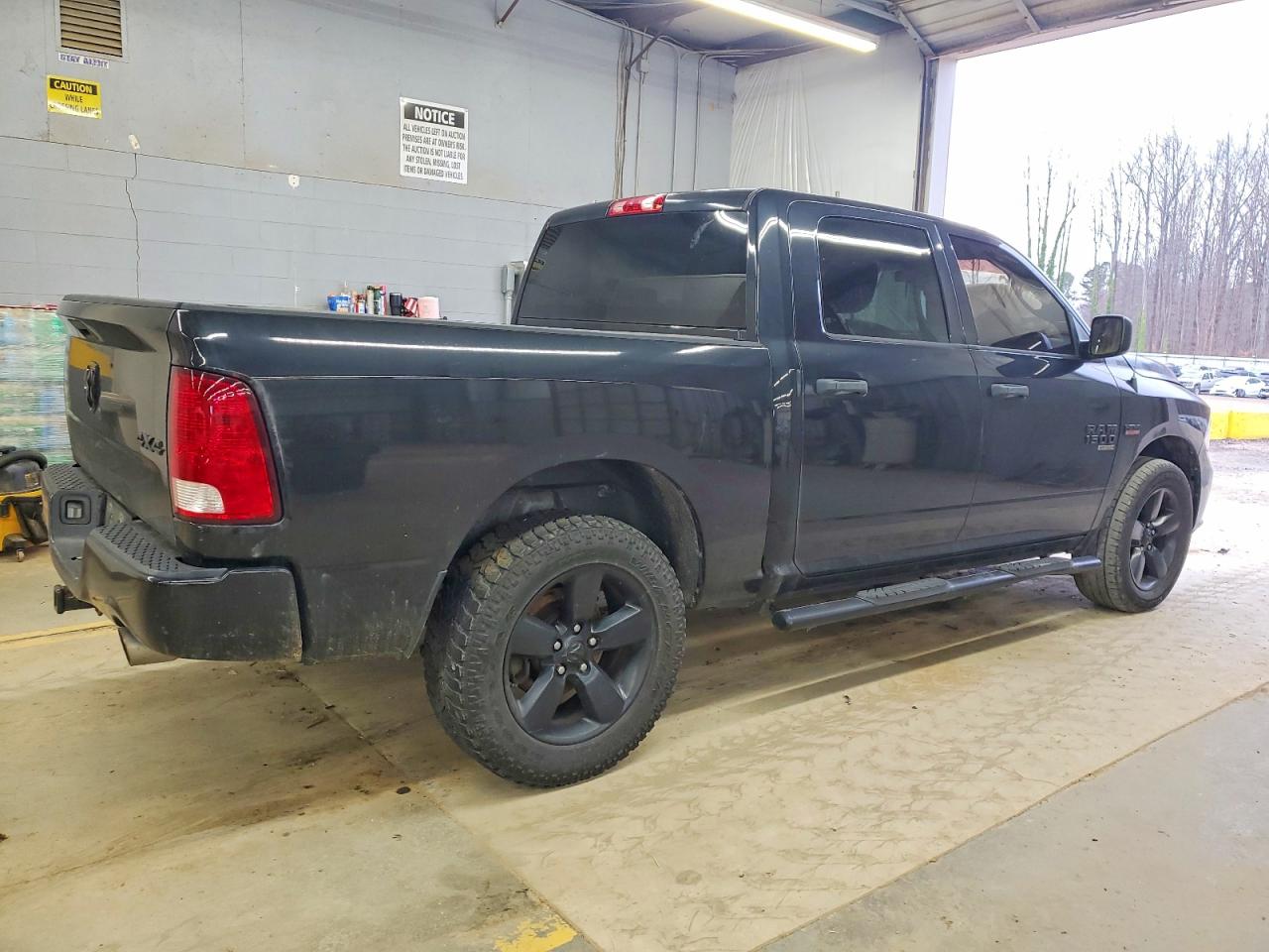 2019 RAM 1500 CLASSIC TRADESMAN photo 3