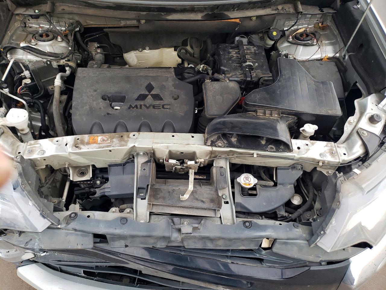 2018 MITSUBISHI OUTLANDER ES photo 11