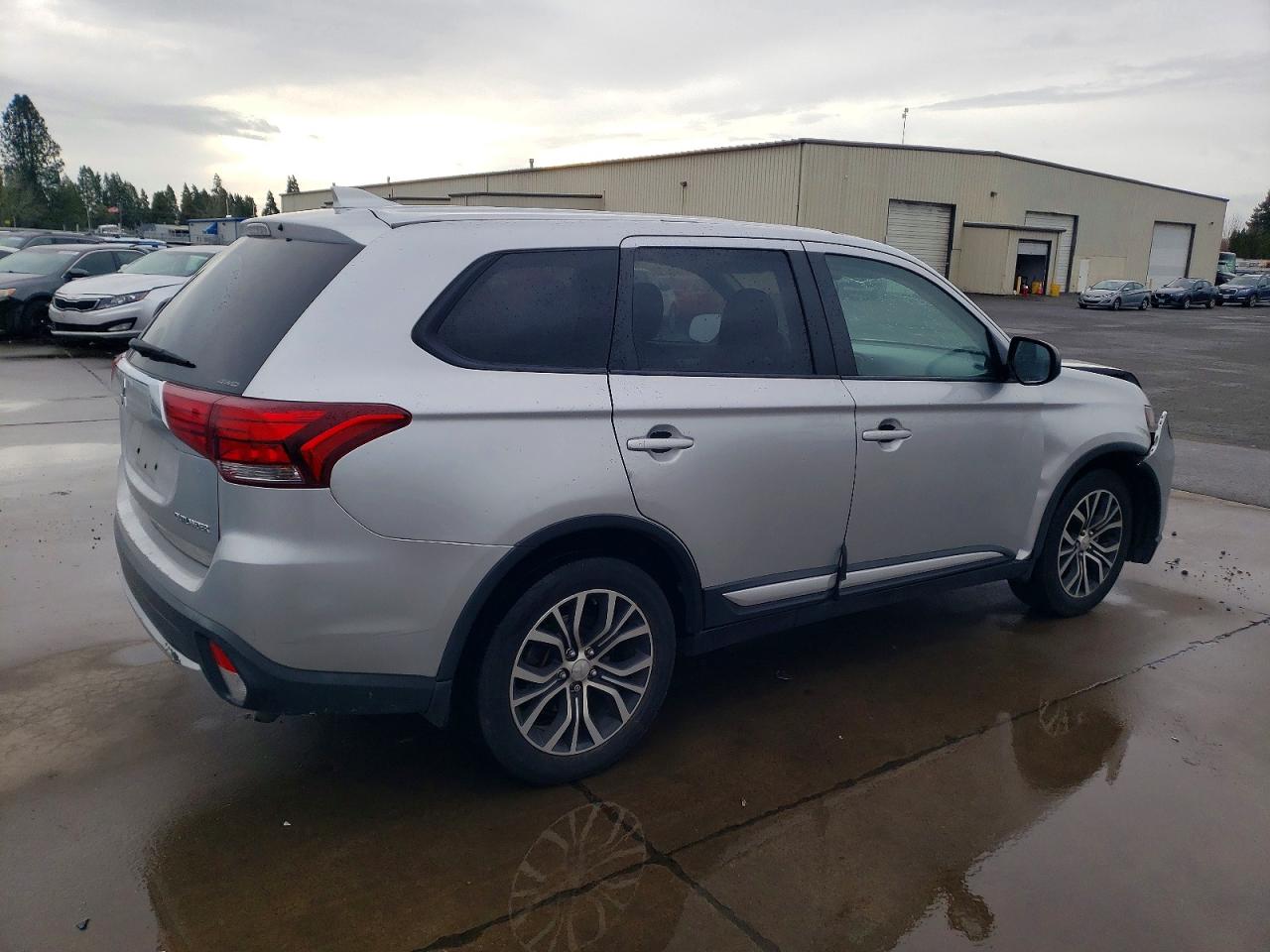 2018 MITSUBISHI OUTLANDER ES photo 3