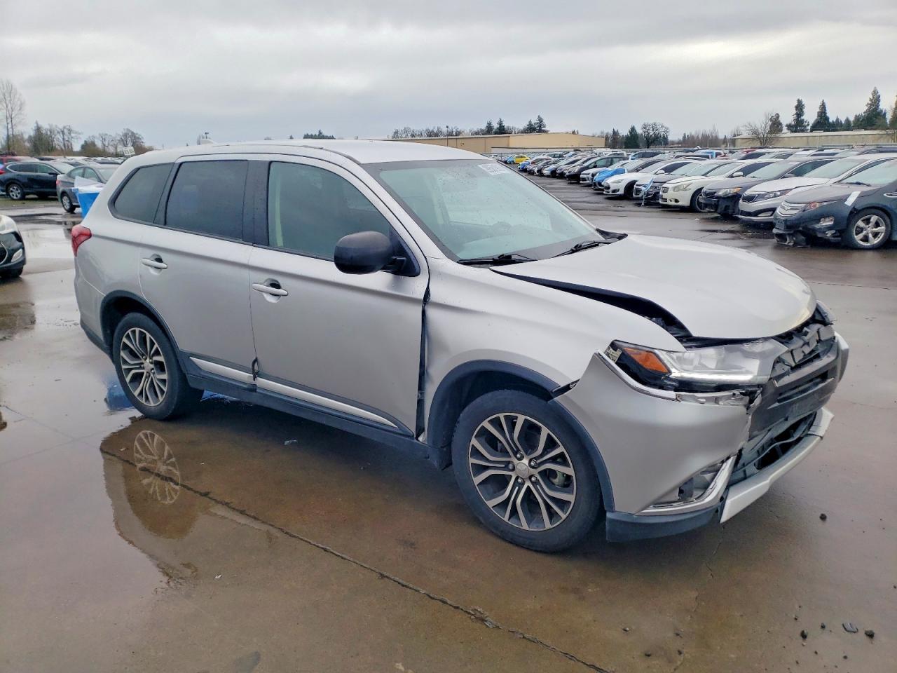 2018 MITSUBISHI OUTLANDER ES photo 4