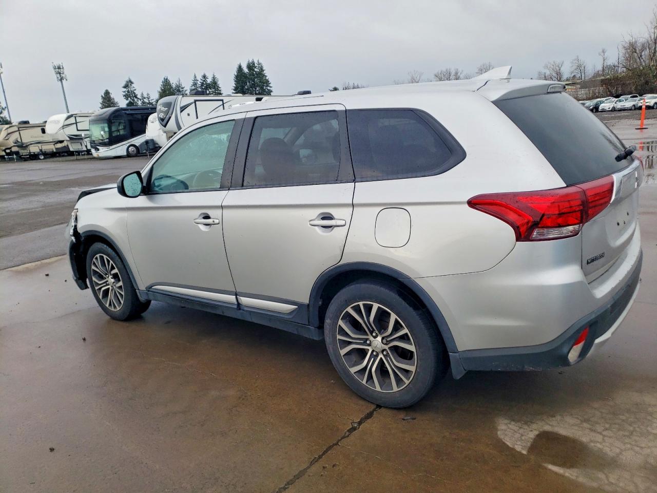 2018 MITSUBISHI OUTLANDER ES photo 2