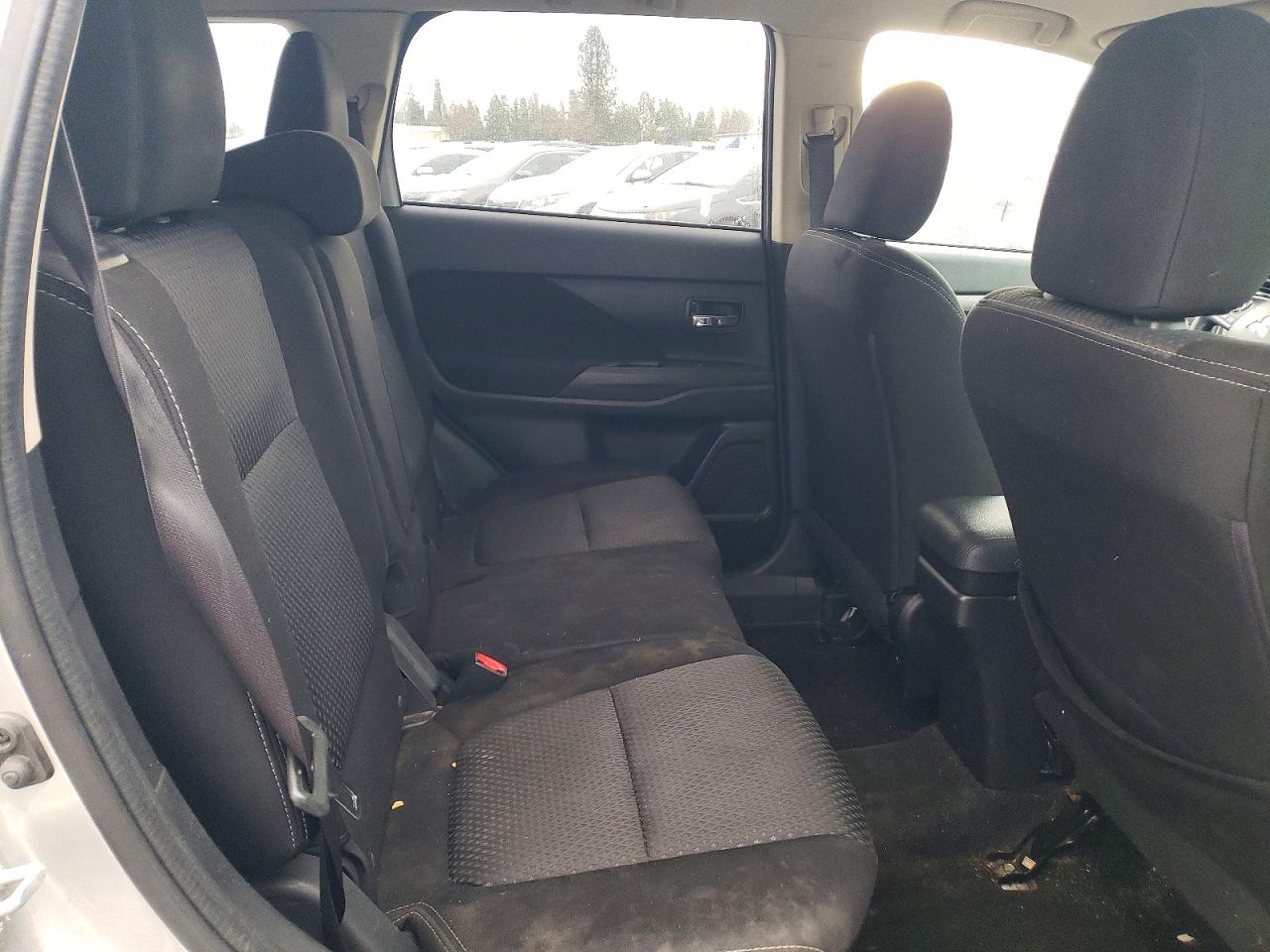 2018 MITSUBISHI OUTLANDER ES photo 10