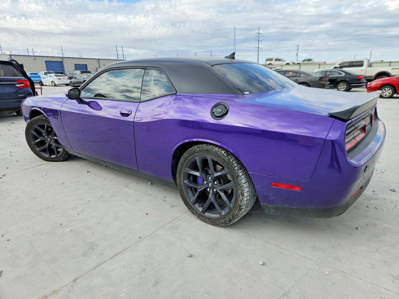 2023 DODGE CHALLENGER R/T photo 2