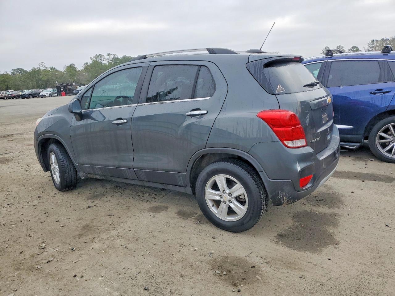 2018 CHEVROLET TRAX 1LT photo 2