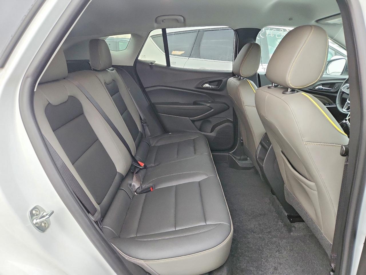 2025 CHEVROLET TRAX ACTIV photo 11