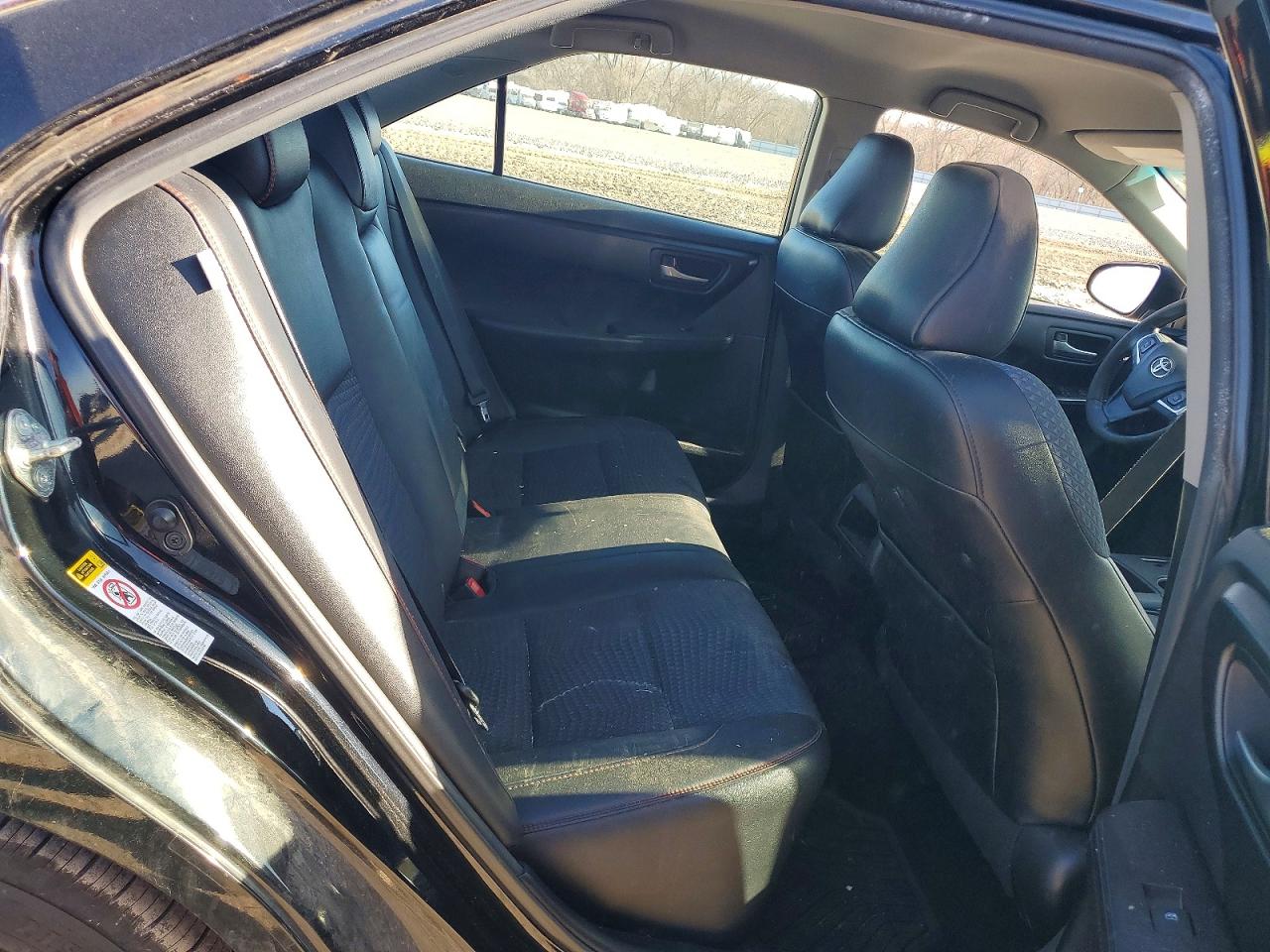 2015 TOYOTA CAMRY LE photo 10