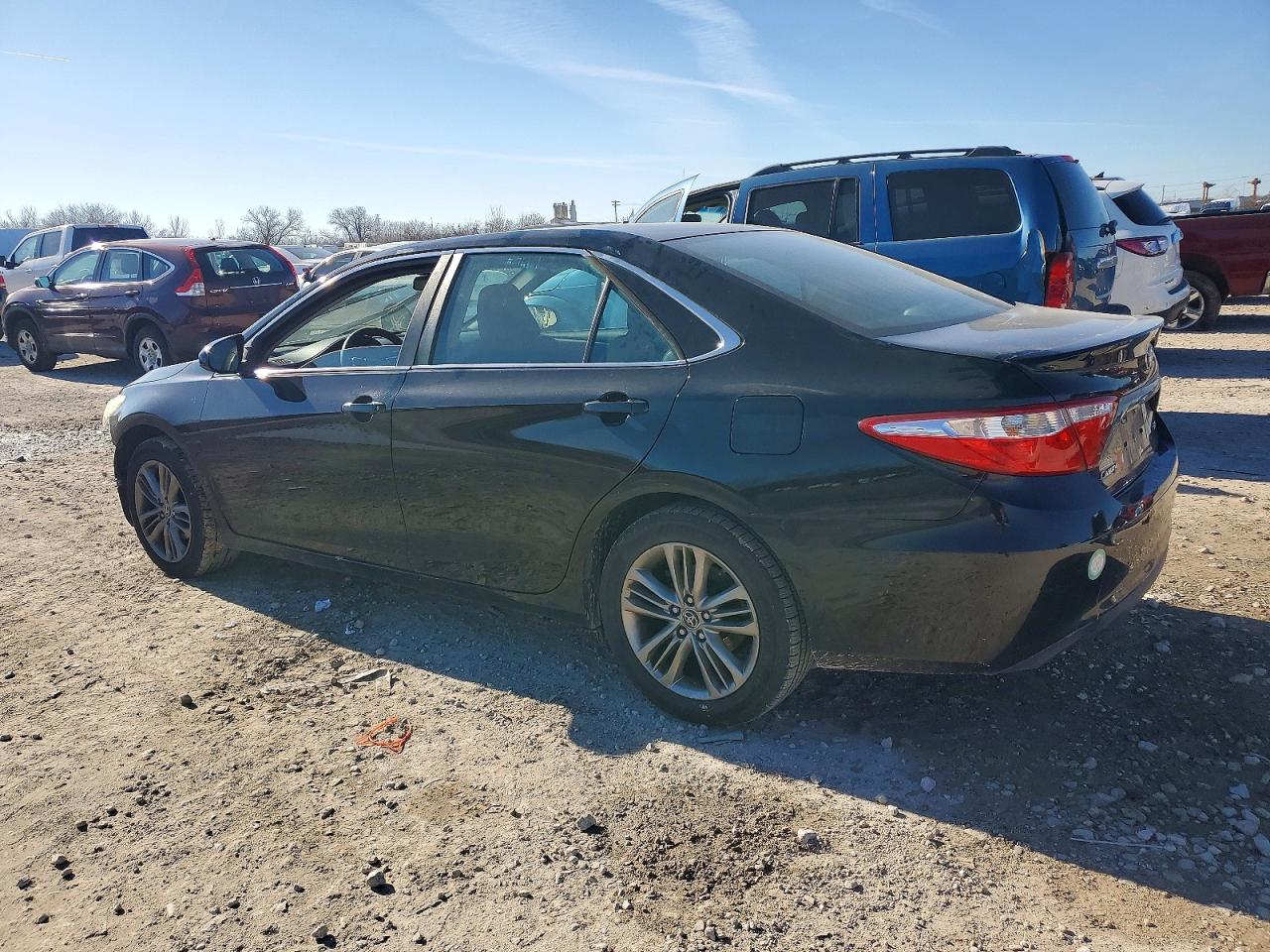 2015 TOYOTA CAMRY LE photo 2