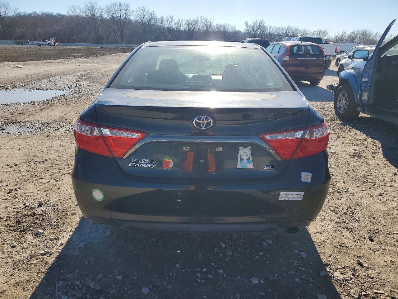2015 TOYOTA CAMRY LE photo 6